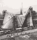 Pavillon pour l'exposition universelle de Bruxelles (automne 1958), commandé par la compagnie hollandaise Philips. A l'intérieur du bâtiment de forme triangulaire construit par Le Corbusier en 1956. Le programme musical comprend le Poème Electronique, composition pour bande magnétique d'Edgard Varèse, en alternance avec le Concret pH, de Xenakis (click pour + d'infos dans l'overview de SoNHoRS)